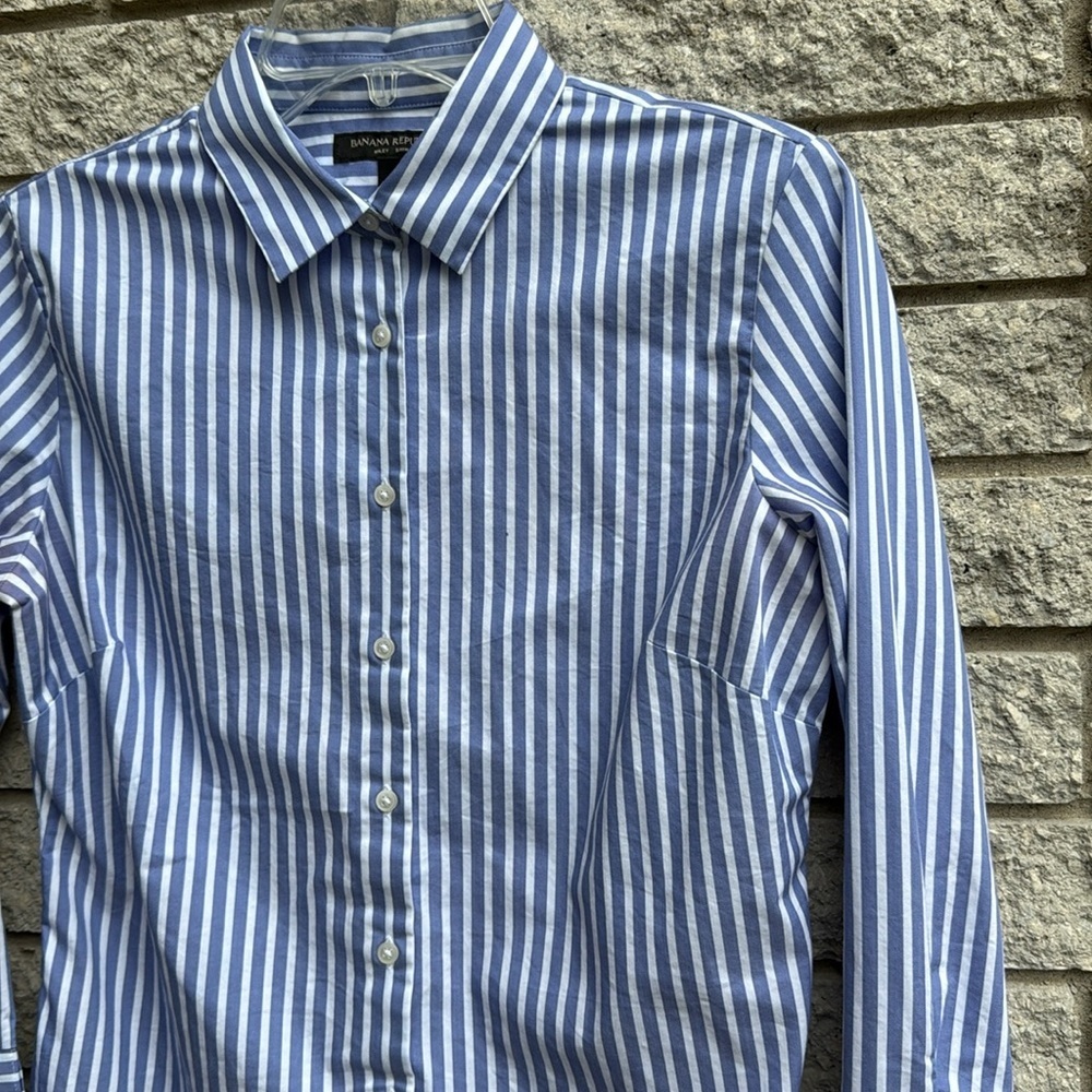 Banana Republic Blue and White Striped Riley Dress Shirt Cotton Blend Size 6 - Picture 2 of 7